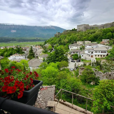 Emblematic House 1 Konukevi