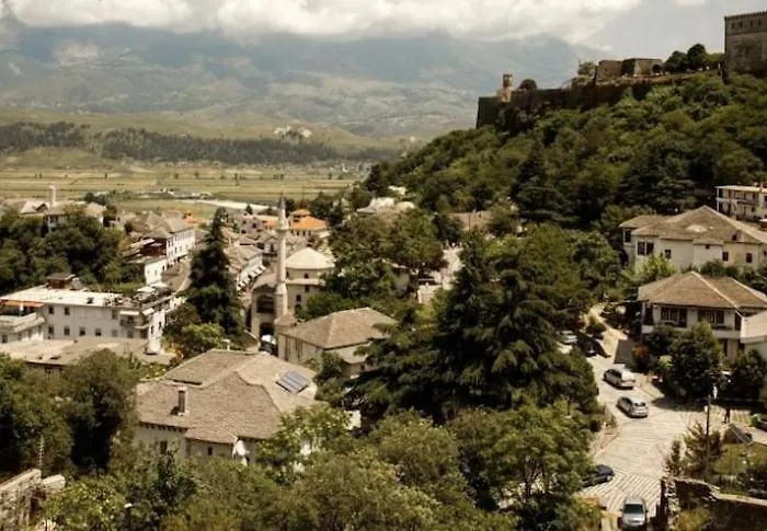 Emblematic House 1 게스트하우스 Gjirokastër